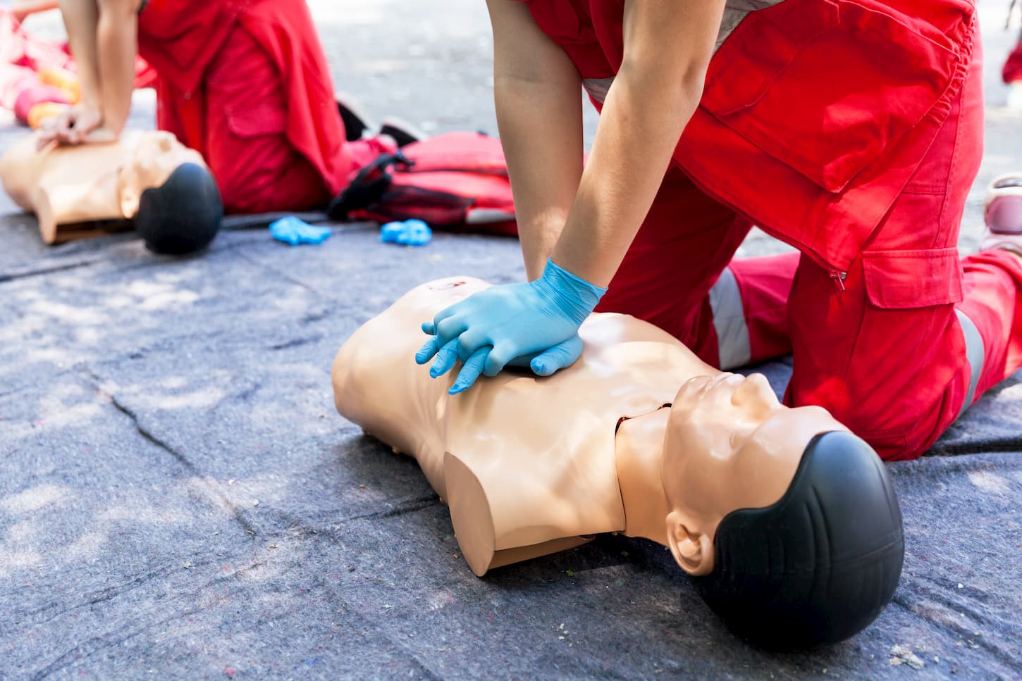 faire un massage cardiaque