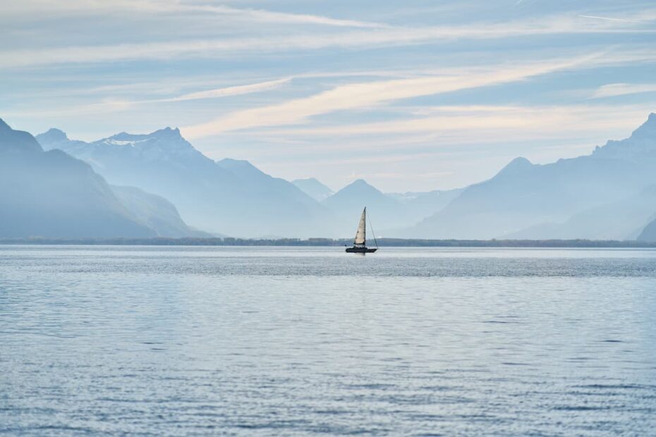 faire du bâteau sur le lac léman